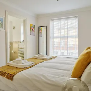 Holiday home Curb - Gorgeous 3 Bedroom House Close To Town Centre